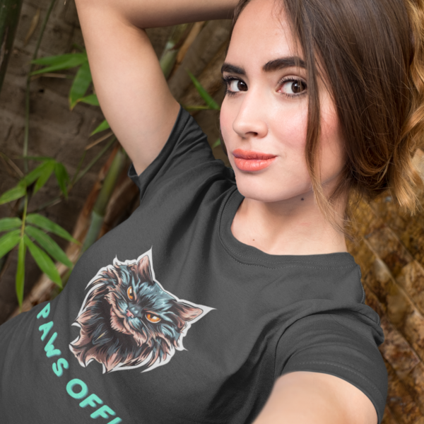 Angry Cat: Fierce Women's Round Neck T-Shirt with Attitude