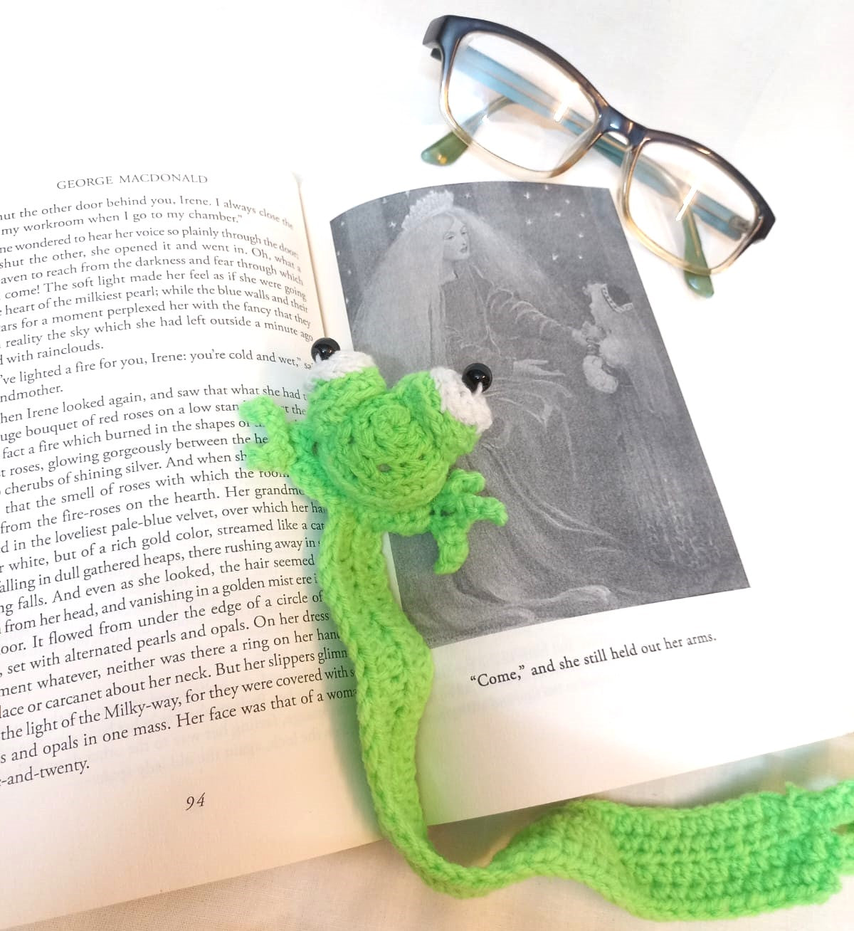 Frog Crochet Bookmarks: Leap into Whimsical Reading Adventures