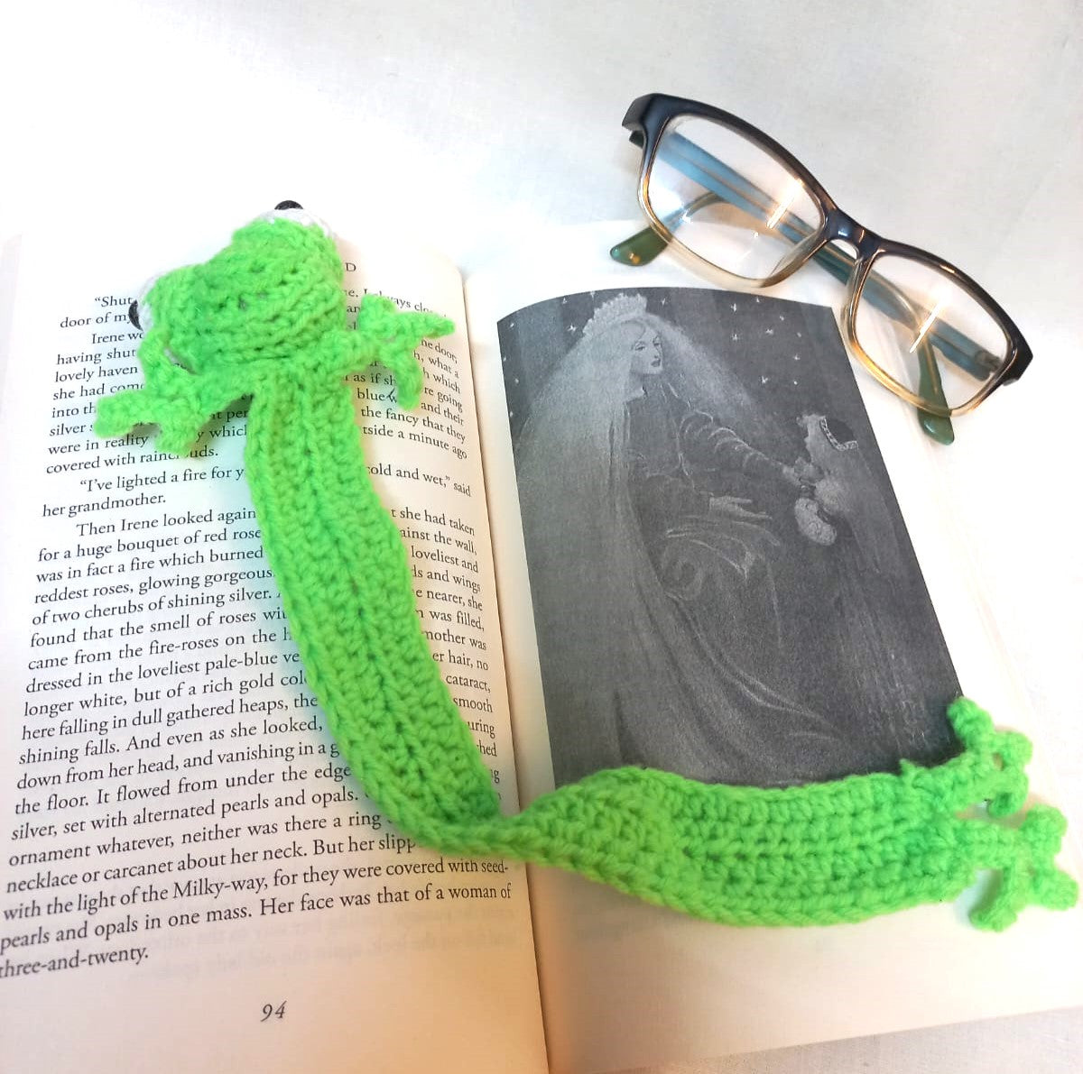 Frog Crochet Bookmarks: Leap into Whimsical Reading Adventures
