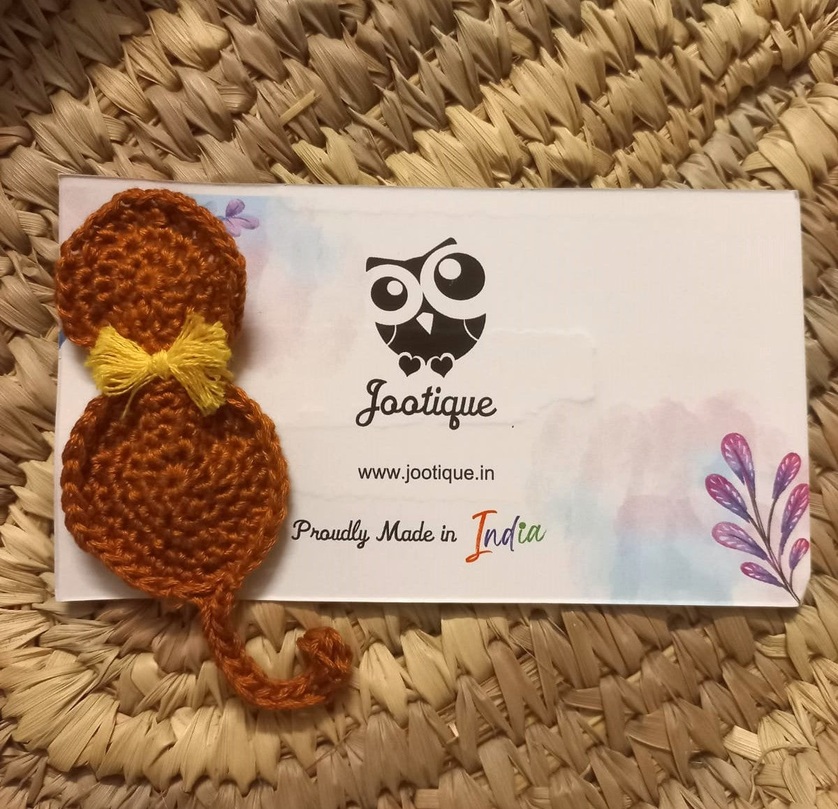 Cat-shaped Crochet Brooch: Purr-fect Accessory for Cat Lovers