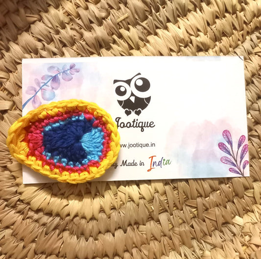 Elegant Peacock Feather Crochet Brooch: Graceful Fashion Accessory