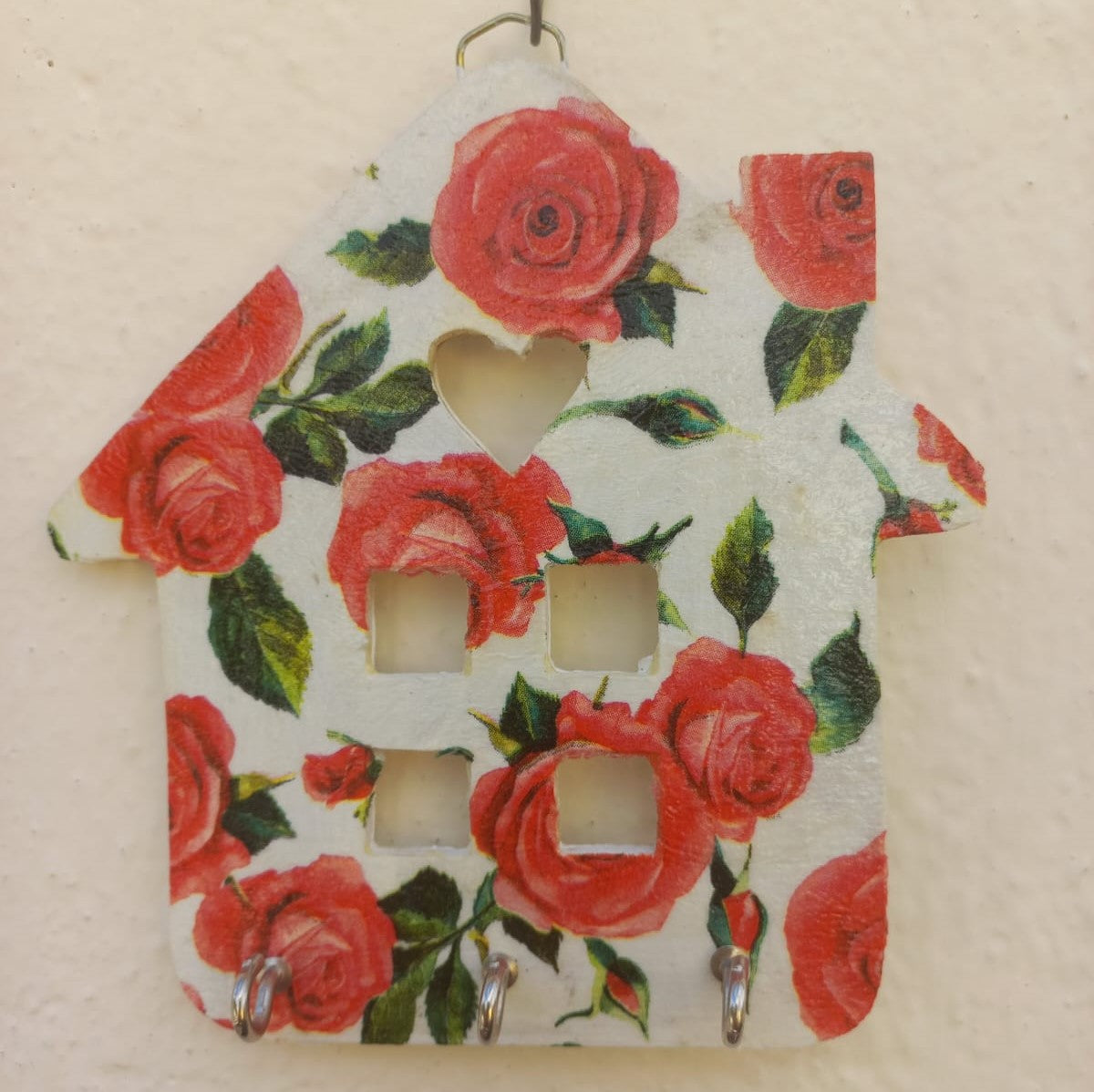 Elegant Rose Flower Hut Key Holder: Timeless Floral Organizing Solution
