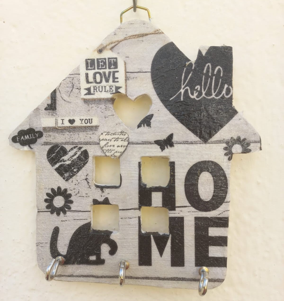 Charming Cat Home Hut Key Holder: Whimsical Feline Organization