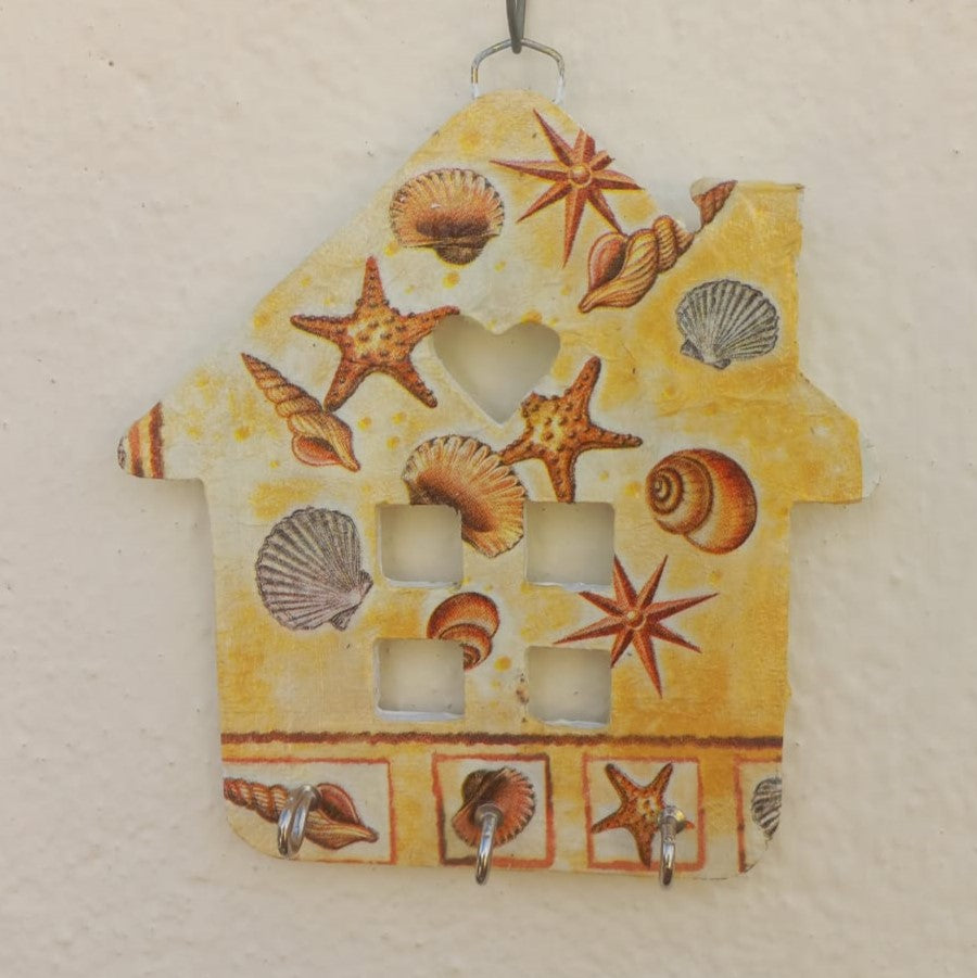 Seashell Paradise Hut Key Holder: Coastal Charm for Your Home