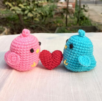 Feathered Love: Amigurumi Bird Couple - Adorable Avian Romance!