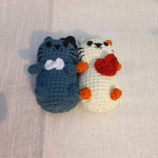 Whiskered Romance: Amigurumi Cat Couple - Purrfect Love Duo!