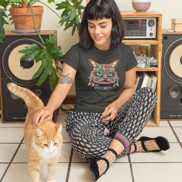 Psychedelic Cat: Vibrant Women's Round Neck T-Shirt for Eclectic Style