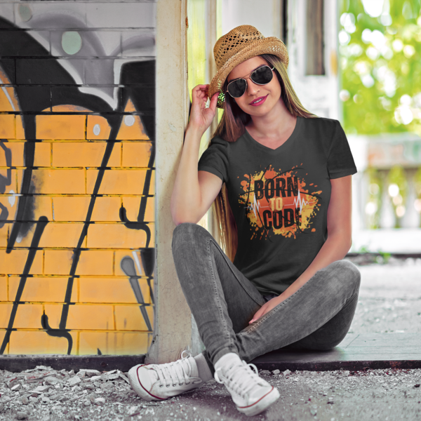 Born to Code: Women's Round Neck T-Shirt