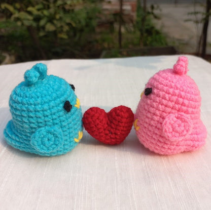 Feathered Love: Amigurumi Bird Couple - Adorable Avian Romance!