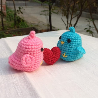 Feathered Love: Amigurumi Bird Couple - Adorable Avian Romance!