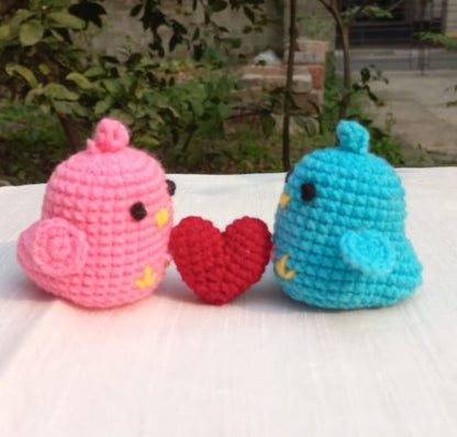 Feathered Love: Amigurumi Bird Couple - Adorable Avian Romance!