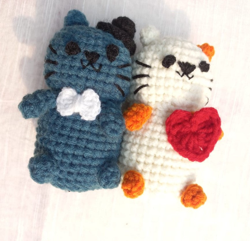 Whiskered Romance: Amigurumi Cat Couple - Purrfect Love Duo!