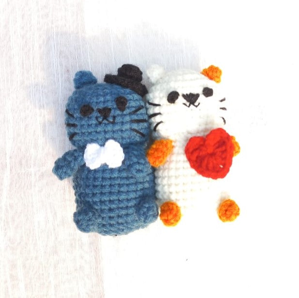 Whiskered Romance: Amigurumi Cat Couple - Purrfect Love Duo!