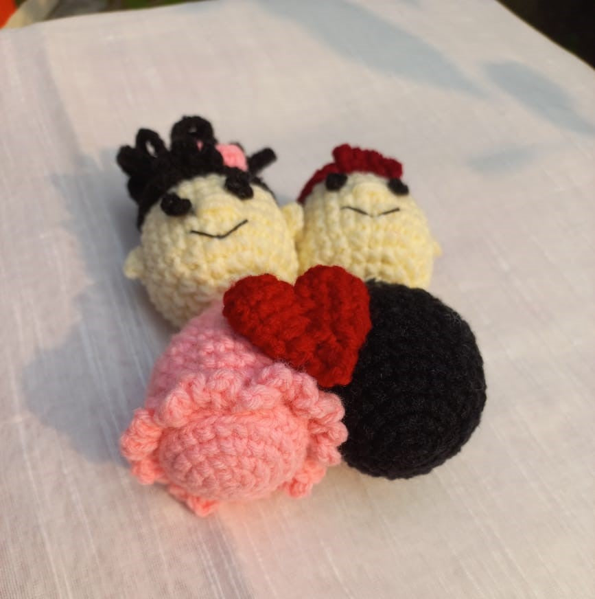 Whimsical Love: Amigurumi Funny Couple - Endearing Laughter in Yarn!