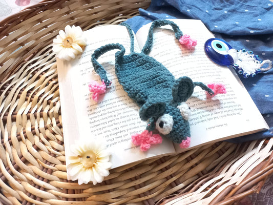 Rat Crochet Bookmark: Handmade Whimsical Page Marker for Animal Lovers
